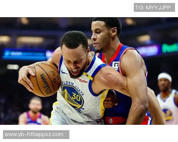 波杰与库里携手迎来第三年默契加深与巴特勒的配合日益成熟