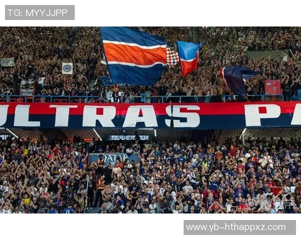 巴黎球迷大巴深夜抛锚高速上80人被困数小时等待救援